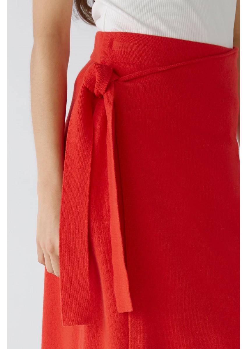 Женская красная юбка