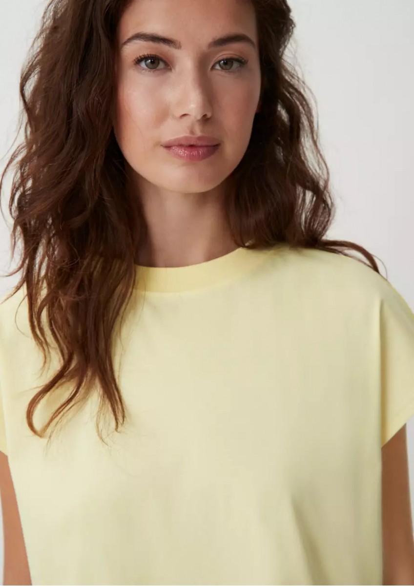 Женская светло-лимонная футболка