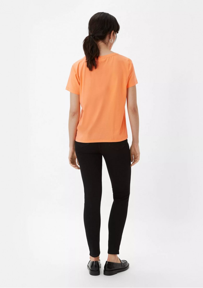 Женская оранжевая футболка с вышивкой Comma