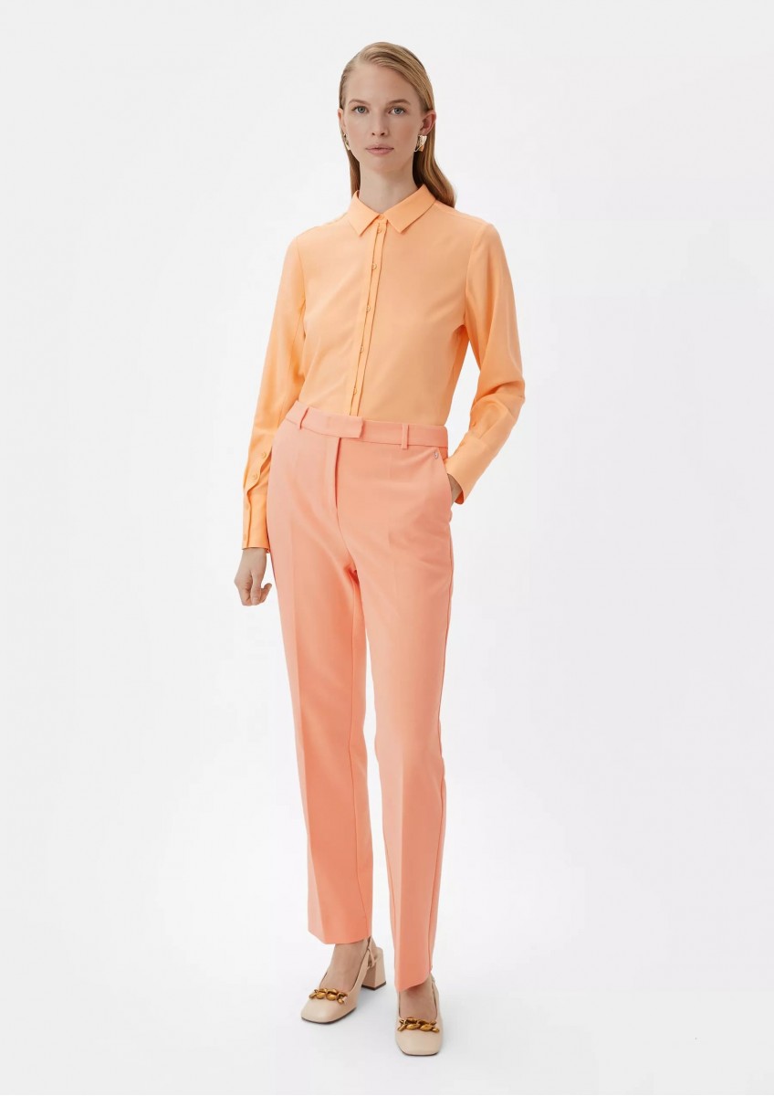 Женские брюки со стрелками цвета манго Comma