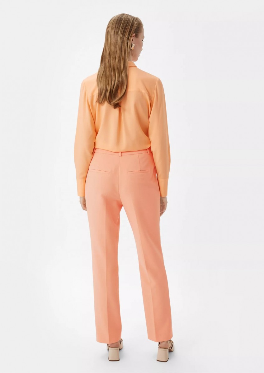 Женские брюки со стрелками цвета манго Comma
